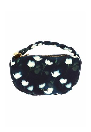 Kleine zwarte stoffen handtas met wit bloemenpatroon, gedraaide handvat, gouden rits en Ted Baker London-logo in gouden letters.