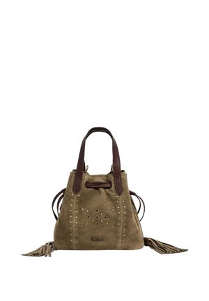 Braune Wildleder-Handtasche mit zwei dunklen Ledergriffen, perforiertem dekorativem Muster, Quasten an den Seiten und kleinen Metall-Nieten auf der Vorderseite.