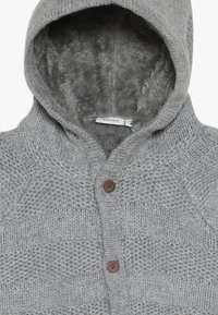Name it Mono - mottled grey
