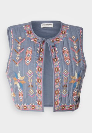 Grå uten ermer vest med intrikate flerfargede broderier som har geometriske mønstre og en knyttet halslinning. Myk, strukturert stoff.