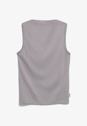 Débardeur gris clair sans manches vu de dos, avec une petite étiquette en tissu blanc sur la couture latérale droite.