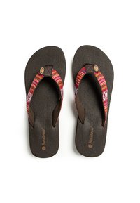 Chanclas marrones con suelas texturizadas y tiras de tela que presentan rayas coloridas y patrones geométricos. Detalle del logo en la tira.