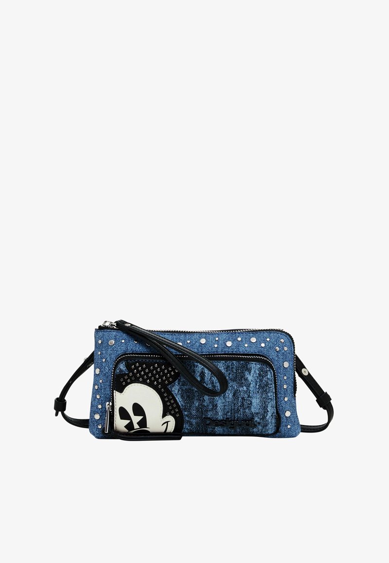 Sac à bandoulière en denim avec des accents en cuir noir, des pois, et un design de Mickey Mouse. Il dispose d'une fermeture éclair et d'une bandoulière réglable.