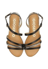 Černé sandály na ploché podrážce s řemínky, se stříbrným řetízkem, nastavitelnými řemínky kolem kotníku a hnědou stélkou s logem.