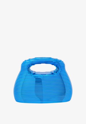 Kék kézitáska sima műanyagból, vízszintes bordázattal, lekerekített formával és dupla fogantyúval a tetején. Fényes felület, könnyű kialakítás.