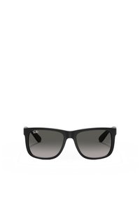 Occhiali da sole in plastica nera con lenti leggermente quadrate e arrotondate. Presentano una sfumatura scura sulle lenti. Logo Ray-Ban sulla lente sinistra.
