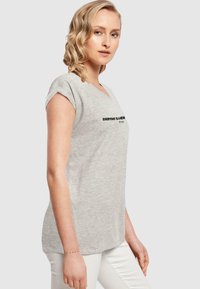 Merchcode FRAUEN HOPE EXTENDED SHOULDER  - Triko s potiskem - heather grey