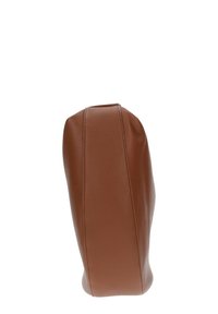 Borsa in pelle marrone con superficie strutturata. Presenta una forma rigida e una base arrotondata, con cuciture visibili lungo i lati.