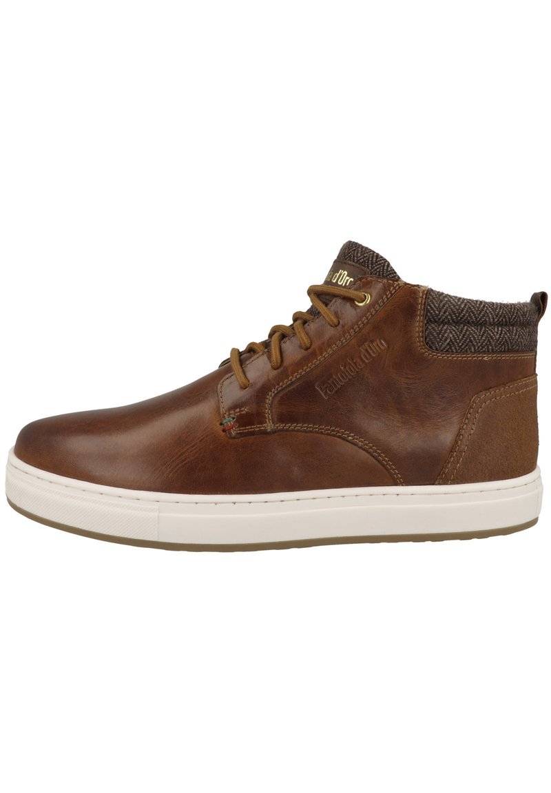 Bruine leren high-top sneaker met een getextureerde bruin stoffen enkelsok, contrasterende witte rubberen zool en bruine veters. Voorzien van gestikte accenten.