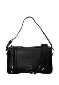 Borsa a tracolla in pelle nera con superficie testurizzata, chiusura con zip, una lunga tracolla regolabile e un dettaglio con logo sul davanti.
