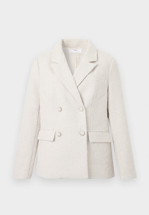 Dvojradový blejzer z texturovanej látky v svetlej béžovej farbe, s klopovým golierom, dvoma prednými vreckami a kovovými detailmi na gombíkoch.