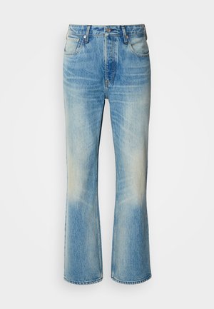 Lichtblauwe denim jeans met een uitlopende pijp, voorzien van een vervaagd uiterlijk, voorzakken en een knoopsluiting in de taille. Verstevigde stiksels zichtbaar.