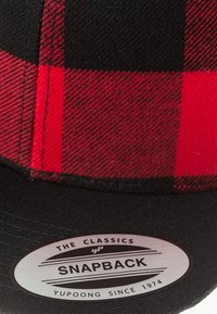 Flexfit Keps - black/red