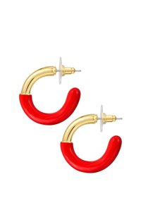 Arany színű fülbevalók, amelyek íves piros gyanta részt és átlátszó hátlapot tartalmaznak a biztonságos viselet érdekében, modern és merész dizájnnal.