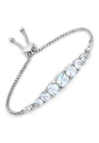 Verstellbares Silberarmband mit fünf runden, hellblauen Edelsteinen, die in Krappenfassungen eingesetzt sind, und einem glatten Kettendesign.