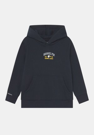 Sweat à capuche bleu marine avec poche avant, poignets côtelés, et texte et logo jaune-blanc "Brooklyn Est. '86 Football League" sur la poitrine.
