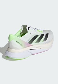 adidas Performance ADIZERO BOSTON 12 - Løbesko til landevejen - cloud white   core black   green spark