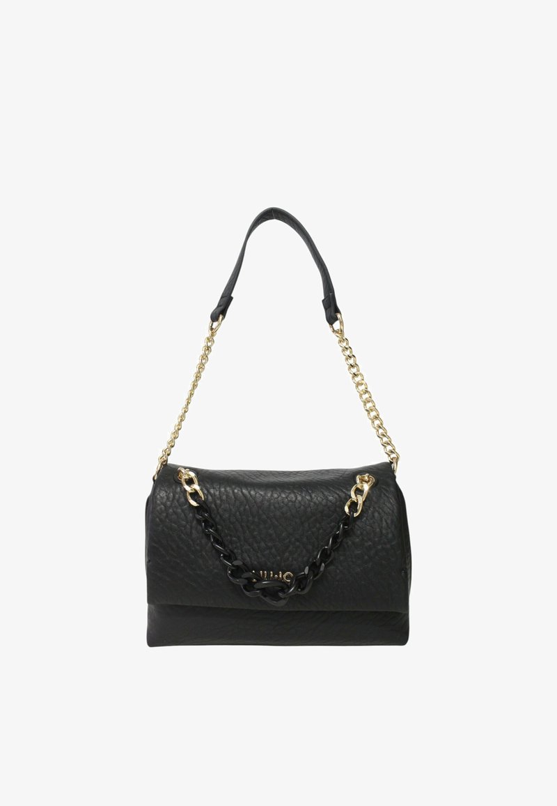 Borsa a mano in pelle nera con superficie testurizzata, dettagli in catena oro e nera, e manico corto per il trasporto.