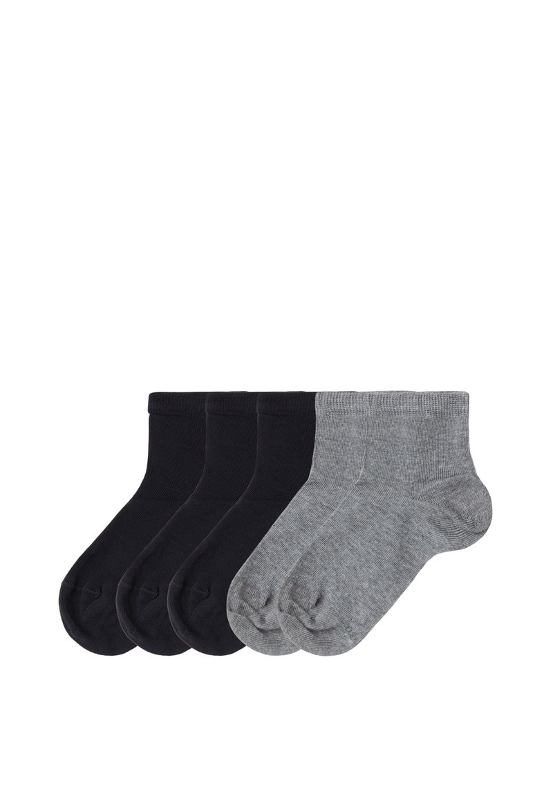 Cztery pary skarpetek: dwie pary jednolitych czarnych i dwie szare. Wykonane z dzianiny o gładkiej fakturze i z ribbowymi mankietami.