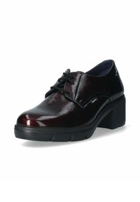 Scarpe in pelle verniciata color bordeaux con punta arrotondata, lacci neri e tacco a blocco spesso. Superficie texture e design elegante.