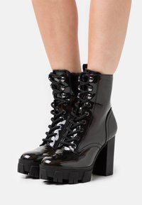 Guess Højhælede støvletter - black