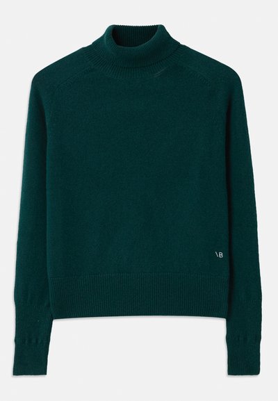 Maglione a collo alto in teal realizzato in morbido tessuto knit. Presenta polsini e orlo a coste, con un sottile dettaglio del logo sul lato sinistro della parte anteriore.
