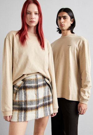 RELAXED LONG SLEEVE UNISEX - Topper langermet - sand