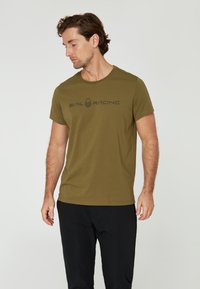 Sail Racing BOWMAN TEE - Triko s potiskem - dusty olive