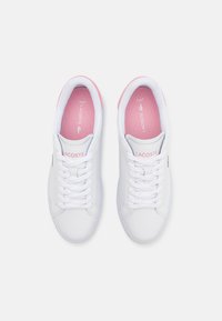 Lacoste POWERCOURT 224 - Treniņu apavi - white/light pink