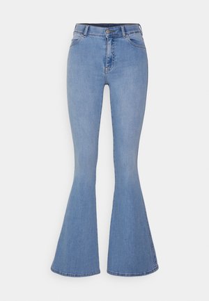 Jean denim bleu clair taille haute avec jambes évasées, fermeture avant par boutons et fermeture éclair, et design classique à cinq poches.