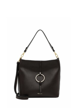 Schwarze texturierte Lederhandtasche mit goldfarbenem Ringdetail, kurzem Schulterriemen und langem, verstellbarem Crossbody-Riemen.