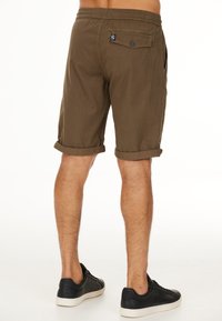 Cruz GILCHREST - Shorts - tarmac