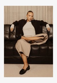 Sélectionné, black