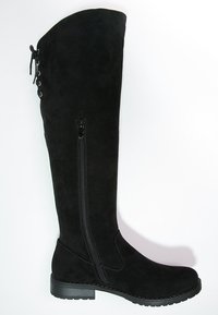 Botte noire montant jusqu'au genou en daim souple avec une fermeture éclair latérale et un détail de lacets en haut. Semelle plate en caoutchouc pour le confort et la stabilité.