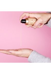 Too Faced BORN THIS WAY FOUNDATION - Foundation - warm beige