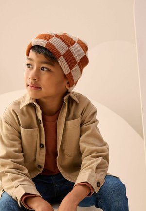 Next, Huer - rust orange check