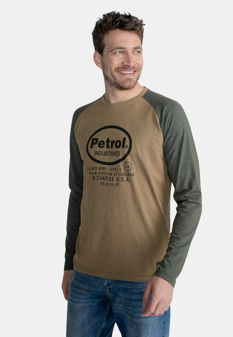 Petrol Industries MIT RUNDHALS UND LOGO - Pitkähihainen paita - grün