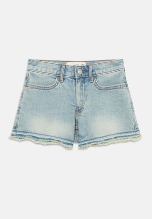 Lyseblå denimshorts med frynset kant, fem-lommers design og kontrastsøm. Fremstillet af blødt stof med en falmet finish.