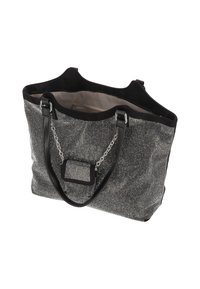 Zwart-witte geweven draagtas met een gestructureerde buitenkant, dubbele zwarte leren handvatten en een klein afneembaar zakje met kettingaccent.