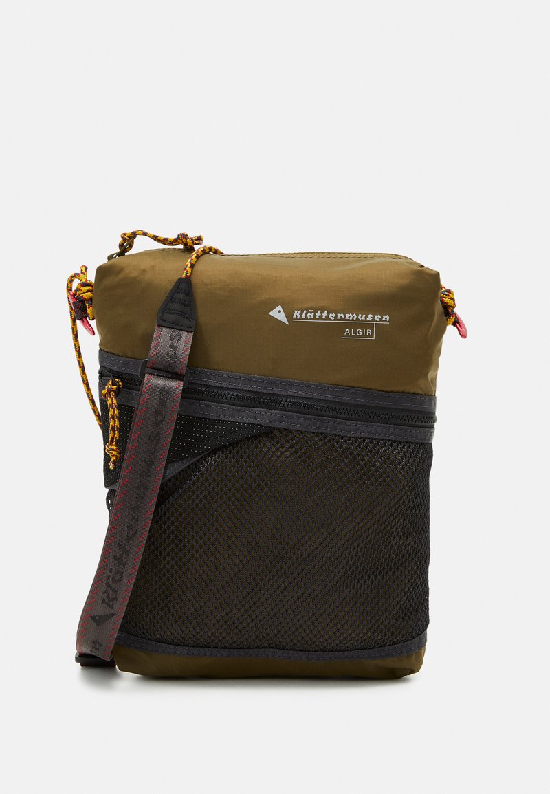 Klättermusen MULTISLOTS BAG UNISEX - Keresztpántos táska - olive