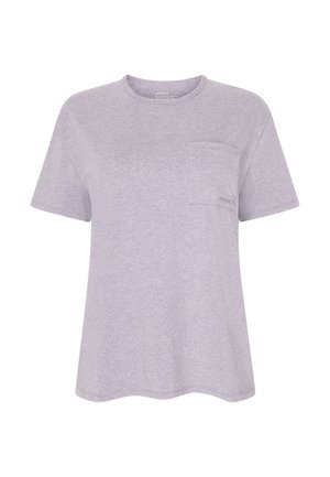 T-shirt in cotone viola chiaro con maniche corte, scollo rotondo e taschino sul lato sinistro del petto. Presenta una finitura morbida e testurizzata e una vestibilità rilassata.