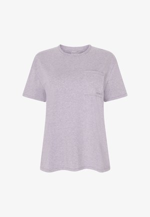 Licht paarse katoenen t-shirt met korte mouwen, ronde hals en een borstzakje aan de linkerzijde. Heeft een zachte, gestructureerde afwerking en een relaxte pasvorm.