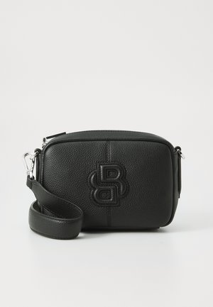 Borsa a tracolla nera in pelle con finitura testurizzata, forma rettangolare e logo impresso sul davanti. Caratterizzata da una tracolla rimovibile e una zip.