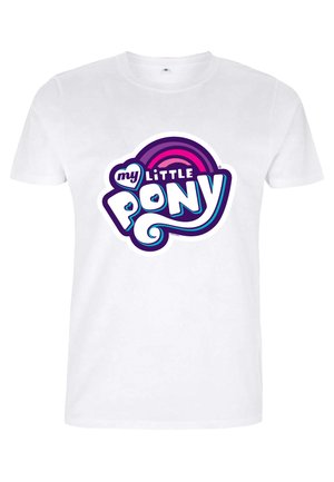 Hvid bomulds t-shirt med et farverigt "My Little Pony" logo, der har en stiliseret skrifttype og regnbue-detaljer i nuancer af lilla og pink.