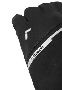 Schwarze Sporthandschuhe aus einem strukturierten Stoff, mit einem Design ohne Finger und einem weißen "reusch"-Logo mit einem silbernen Akzentstreifen.