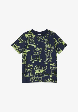 T-shirt bleu marine pour enfants avec des croquis néon verts de chiens portant des chapeaux et des lunettes de soleil, faisant du skateboard dans des poses ludiques.