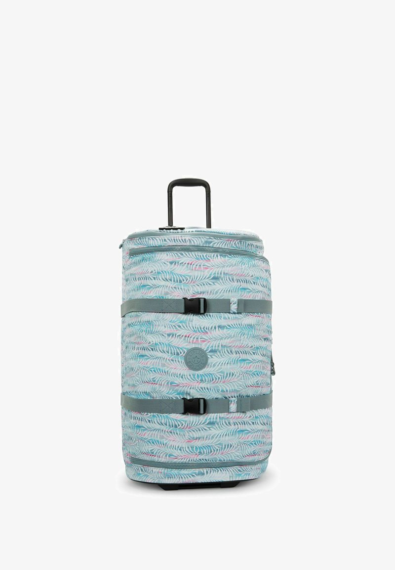 Maleta rodante de color azul claro con un patrón de hojas en rosa y blanco. Cuenta con correas ajustables, asa retráctil y ruedas.