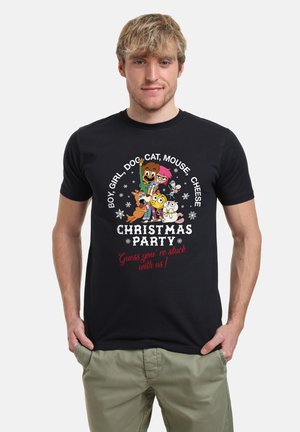 Sort bomulds T-shirt med et farverigt cartoontrykt af figurer, tekst med "Julefest" og snefnugsdetaljer.