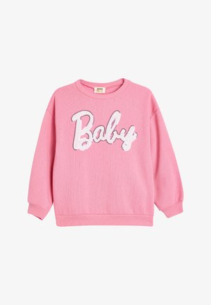 Sudadera rosa de manga larga, con cuello redondo, que presenta un texto en lentejuelas blancas que dice "Baby" en la parte delantera. Textura de tela suave.
