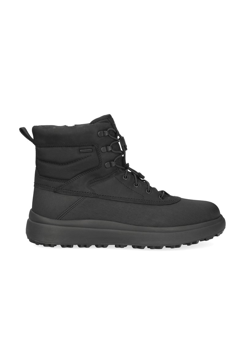 Zwarte wandelschoenen met een hoge schacht, gemaakt van duurzaam materiaal, met veters, een gestructureerde bovenkant en een robuuste rubberen zool.